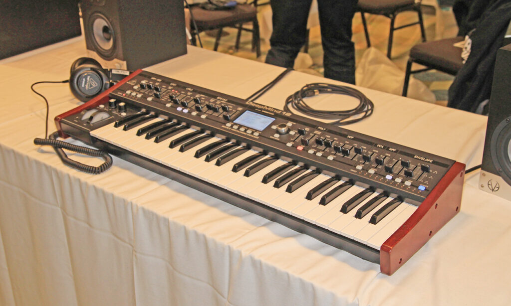 Der Behringer DeepMind 12 auf der Knobcon V in Chicago