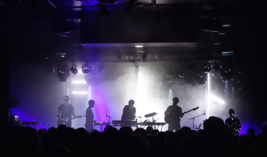 Anders Trentemöller mit seiner fünfköpfigen Band live on Stage. (Foto: Sofie Nörregaard)