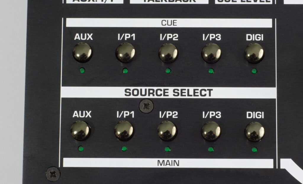 Die fünf Eingangsquellen lassen sich in jeder beliebigen Kombination sowohl auf den Main- als auch auf den Cue-Pfad routen.