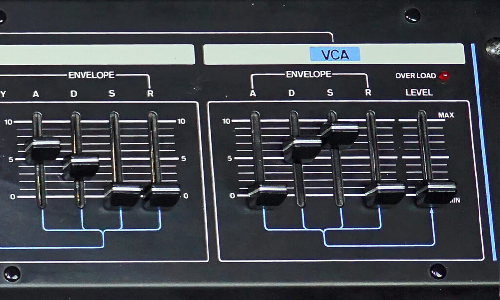 Roland Promars Compuphonic MRS-2: VCA mit ADSR Envelope.