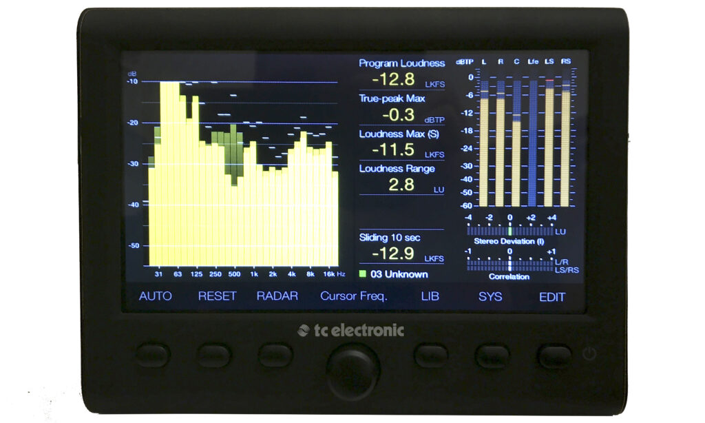 Das Clarity M im Surround-Mode und mit der 1/3 Terz RTA.