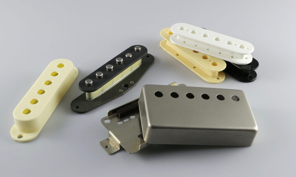 Gängige Pickup-Typen sind Singlecoil und Humbucker