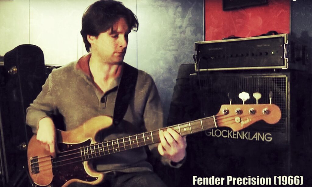Bart Soeters mit seinem Fender Precision Bass von 1966.