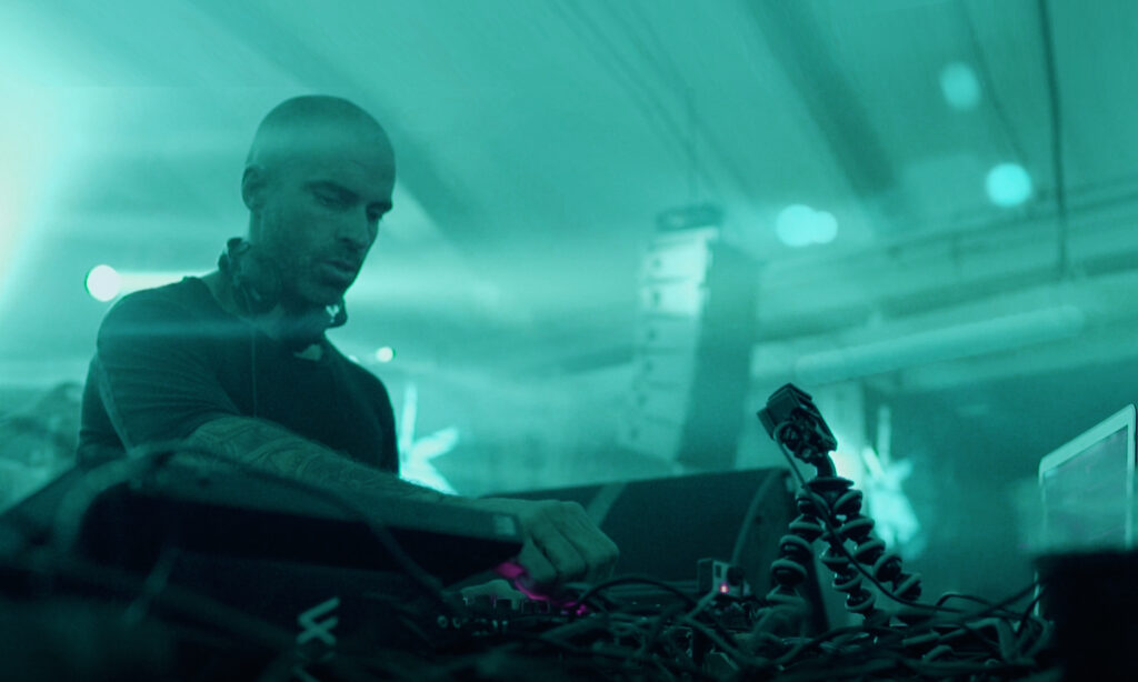 Chris Liebing in Aktion (Bild: Native Instruments)