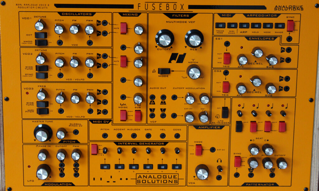 Neues von Analogue Solutions: Die Fusebox wird drei Oszillatoren bieten.