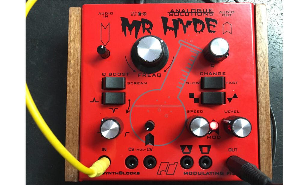 Mit zwei CV Inputs und LFO Outputs lässt sich Mr. Hyde in ein Modularsystem integrieren (Bild: zur Verfügung gestellt von Analogue Solutions)