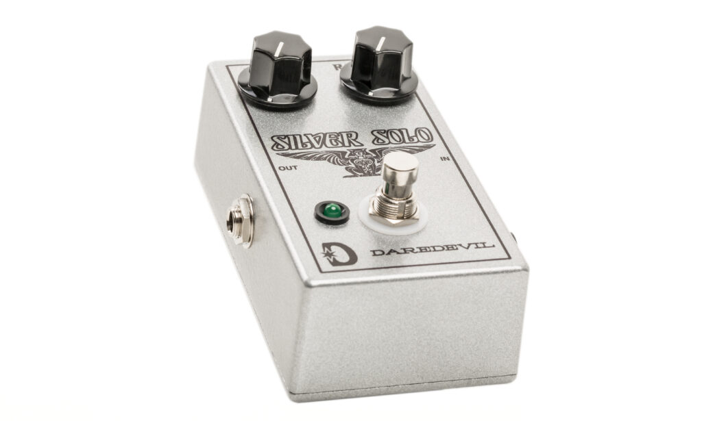 Mit dem Daredevil Pedals Silver Solo wird der Sound formbar und durchsetzungsfähiger im Bandgefüge.