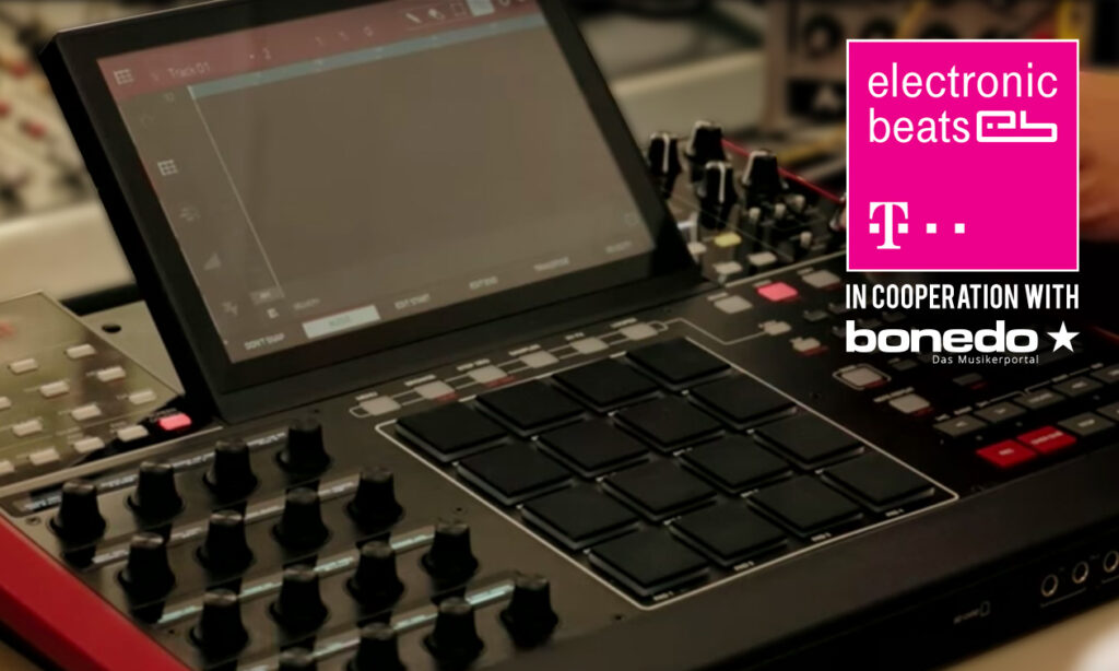 FJAAK testen die AKAI MPC X (Bild: YouTube / Telekom Electronic Beats)