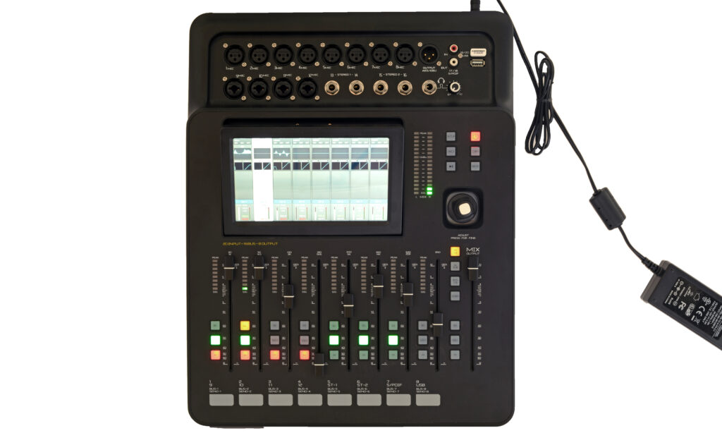 Der t.mix DM20 Digital Mixer ist pragmatisch aufgebaut und logisch strukturiert.