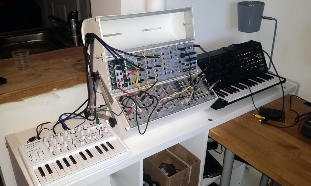 (Foto: Ikea Hackers) Schwedische Modular Synth Cases zum Selbstbauen