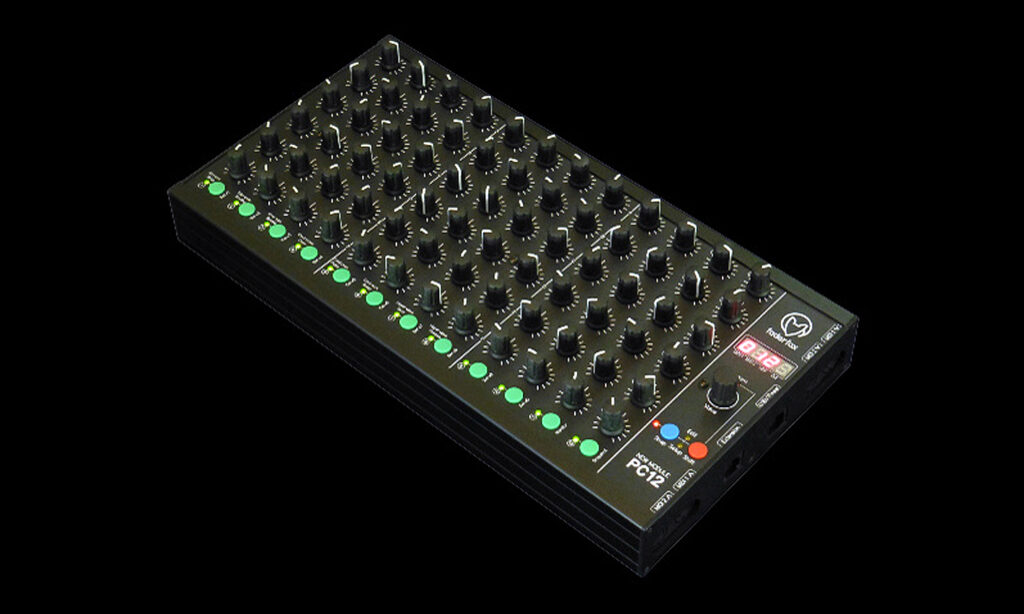 (Foto: Faderbox / PC12 Midi Hardware Controller)