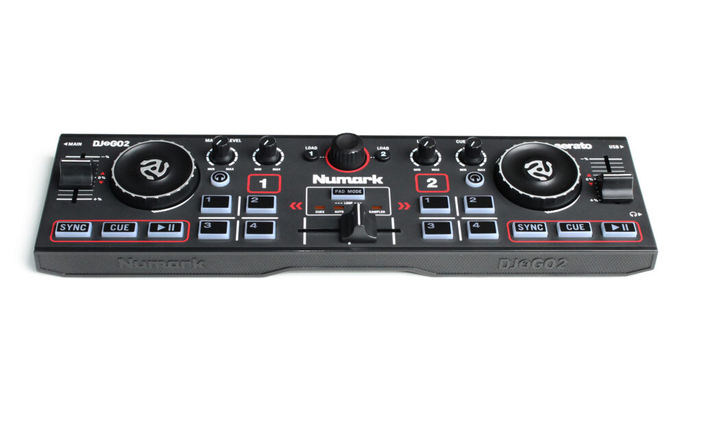 Numark DJ2Go2: Performance-Pads für Cue-, Loop- und Sample-Action mit Serato DJ