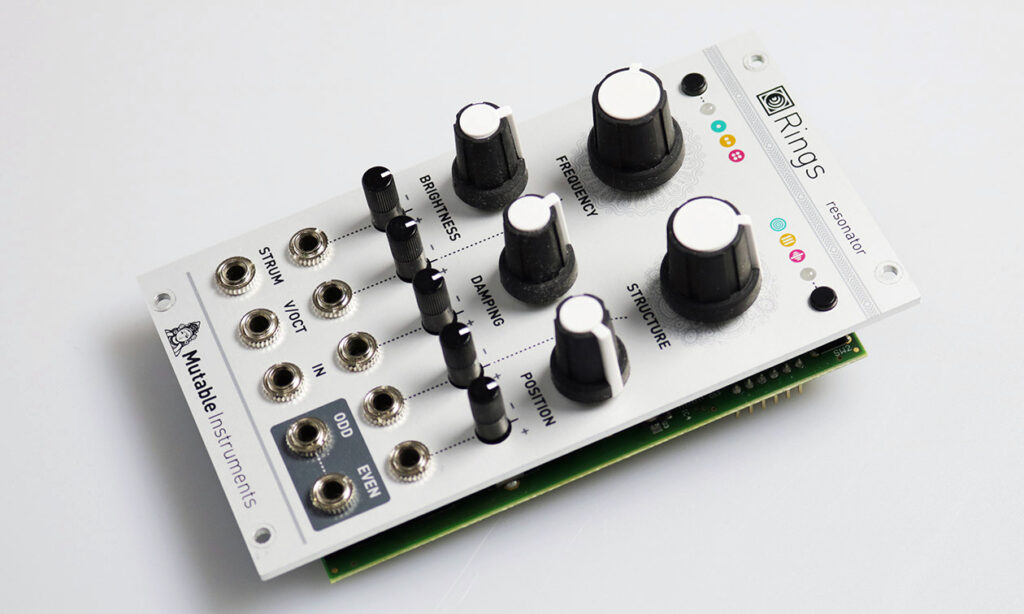 Mutable Instruments Rings Resonator, Physical Modelling Modul im Eurorack-Format (Foto: Bonedo)