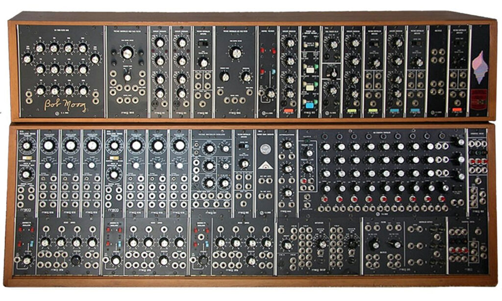 Der legendäre Moog Modular 55. Hier in einer Abbildung ohne Tastatur. (Foto: Wikipedia)