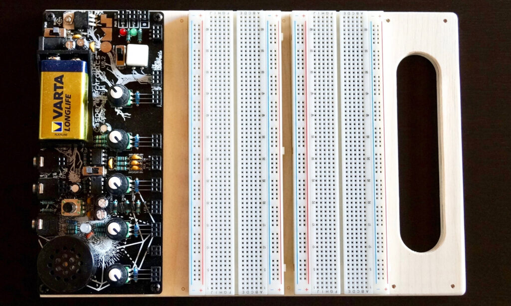 Für diejenigen, die gerne die Maker Fair besuchen und den Dingen auf ihren technischen Grund gehen möchten, ist das OMSynth miniLab eine Empfehlung wert.