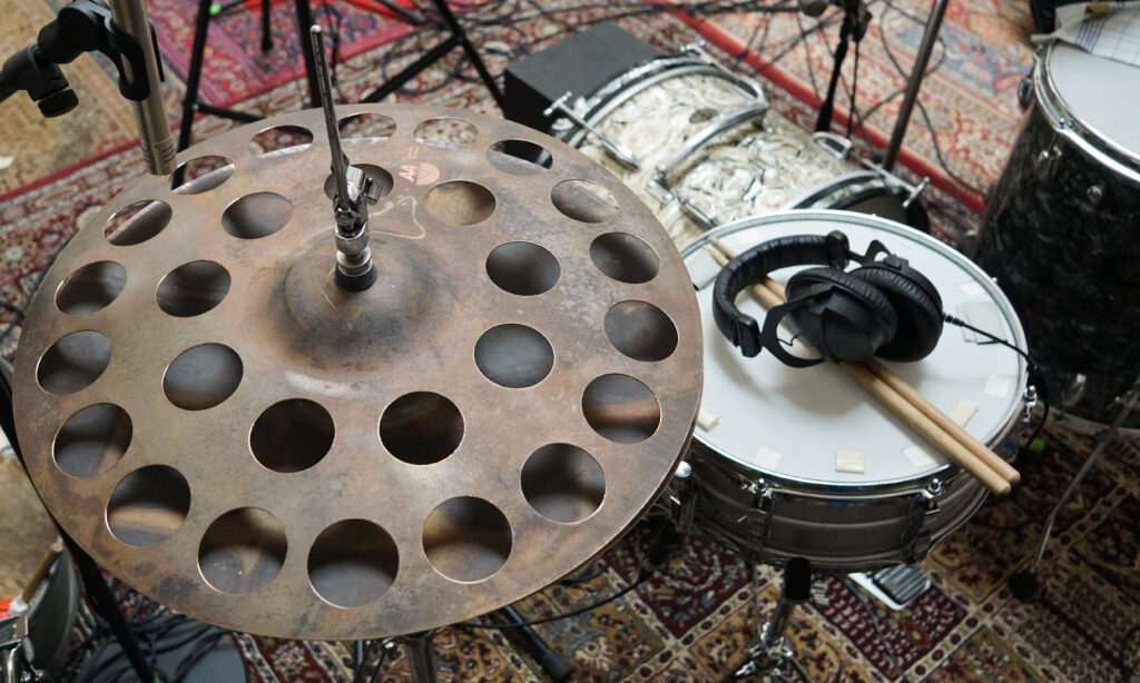 Tadellose Verarbeitung und besonderer Sound: Die Sabian AA Big & Ugly Sick Hats sorgen für neue klangliche Möglichkeiten am Drumset.