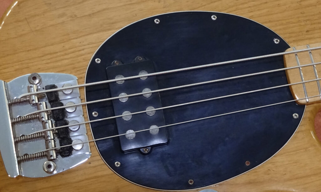 Der Sound seines Music Man Stingray-Basses war eines der markantesten Markenzeichen von Bernard Edwards!