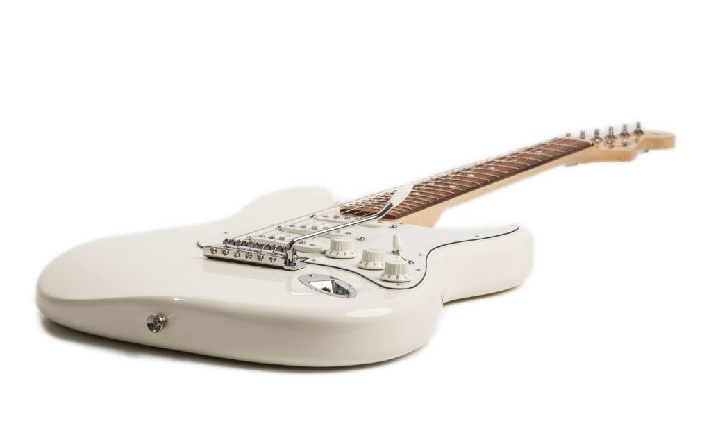 Wer schon immer den typischen Strat-Sound haben wollte und den Geldbeutel schonen muss, dem sei die Fender Standard Strat PF made in Mexico wärmstens empfohlen!