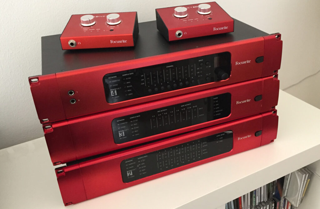 Red 2, 3 und 4 sowie zwei AM2 hat Focusrite uns zum Test gegeben. (Foto: Patric Louis)