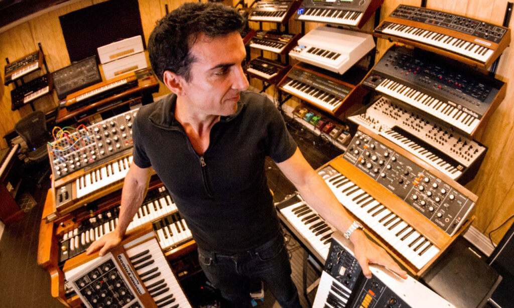 Derek Sherinian in seinem Studio (Foto: zur Verfügung gestellt von D. Sherinian)