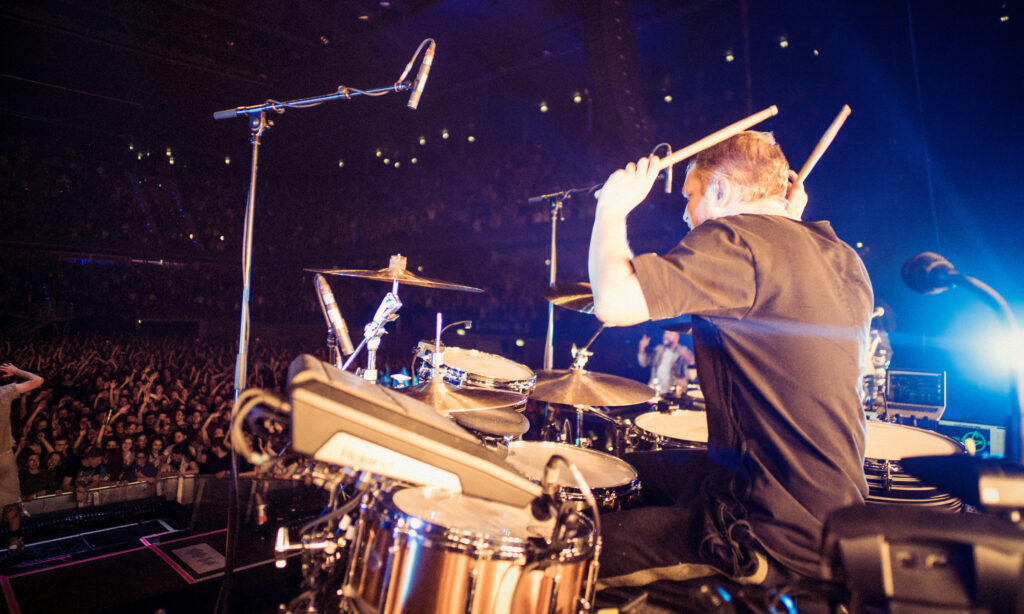 Live fliegen bei Marteria die Fetzen – die Berliner Max-Schmeling-Halle ist bis auf den letzten Platz besetzt. (Foto: © Chris Schwarz)