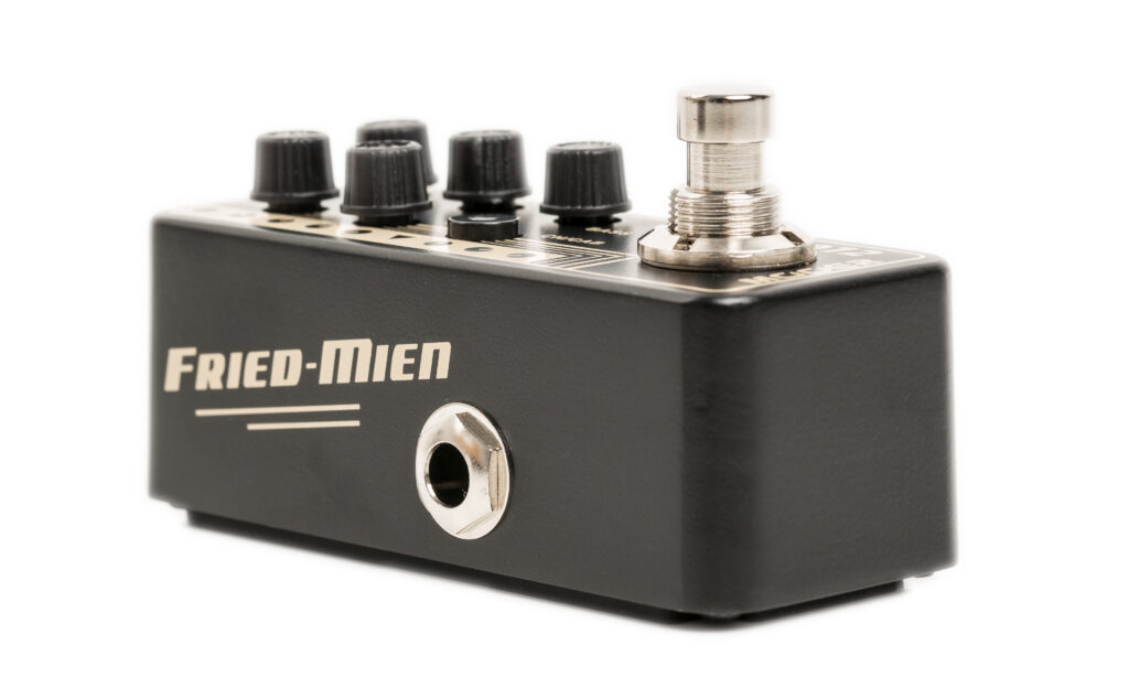 Brown Eye to go: Der Klang des Mooer Micro Preamp 012 kann gefallen, der Dreiband-EQ arbeitet effektiv und formt den Sound nach Wunsch.