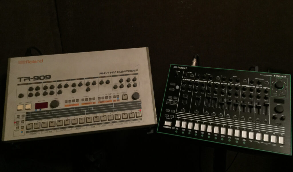 Roland TR-909 und Roland TR-8 sind immer dabei