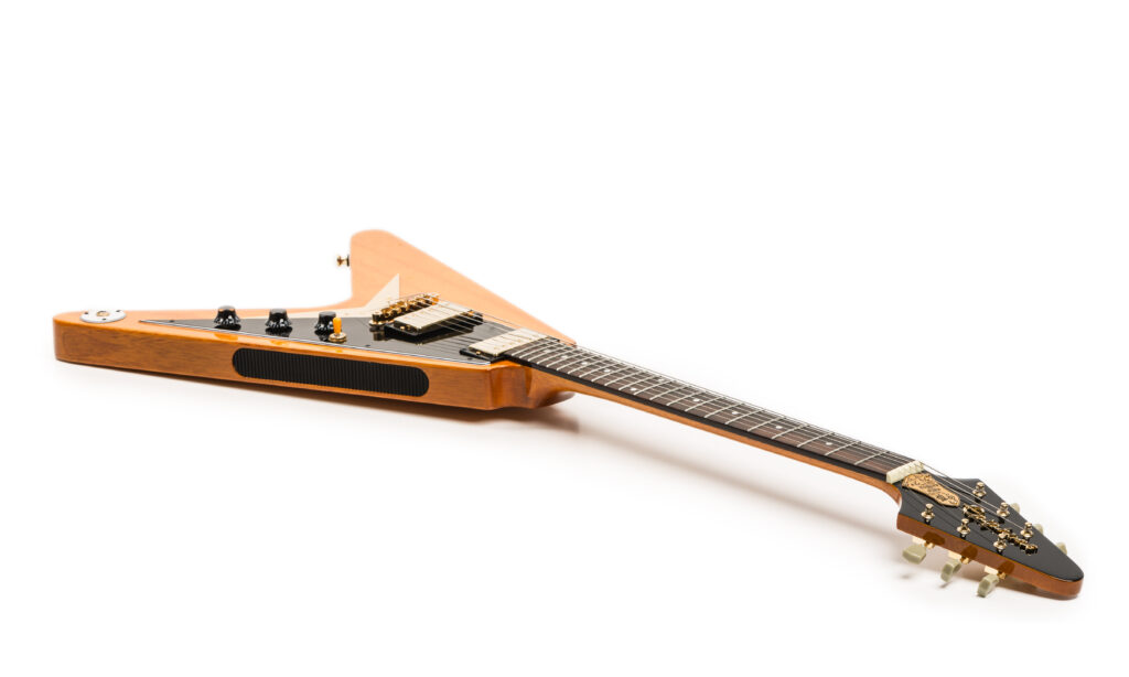 Sehr gute Bespielbarkeit und charakterstarke Sounds sowie Liebe zum Detail lassen bei Epiphone Joe Bonamassa 1958 Amos Flying V kaum Wünsche offen.