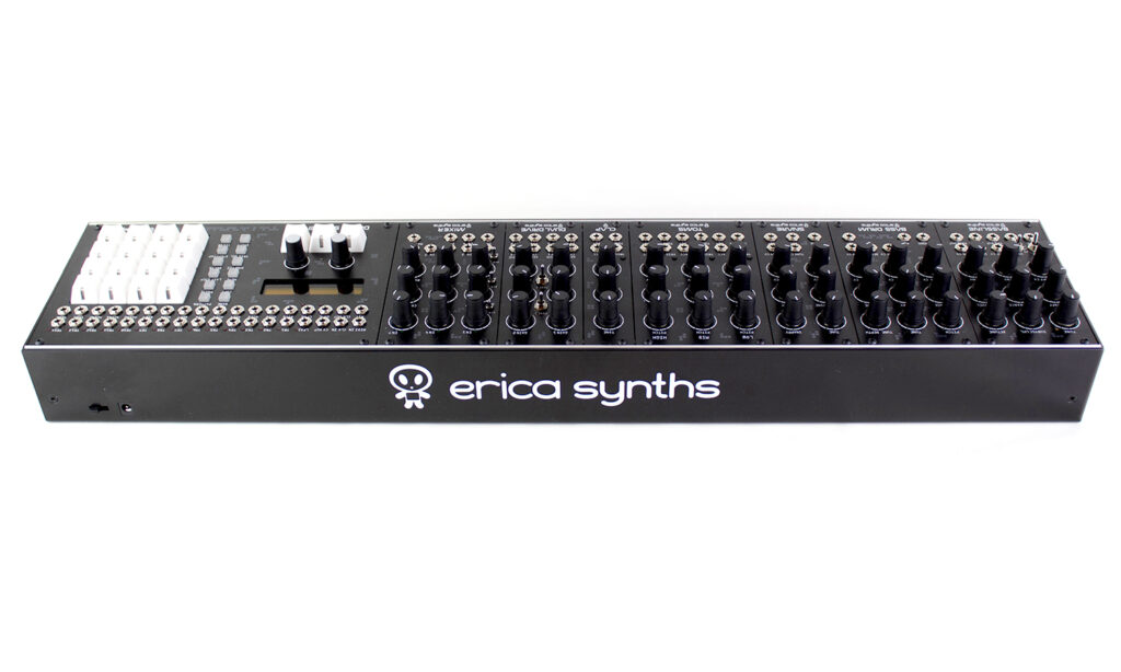 Das Erica Synths Drum Rack von hinten betrachtet. (Foto: Igor Sabara)