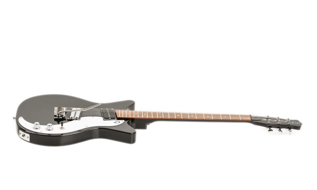 Mit der Danelectro 59 XT präsentiert der Hersteller eine vielseitig einsetzbare Gitarre mit eigenständigem Design und durchsetzungsfähigem Sound.