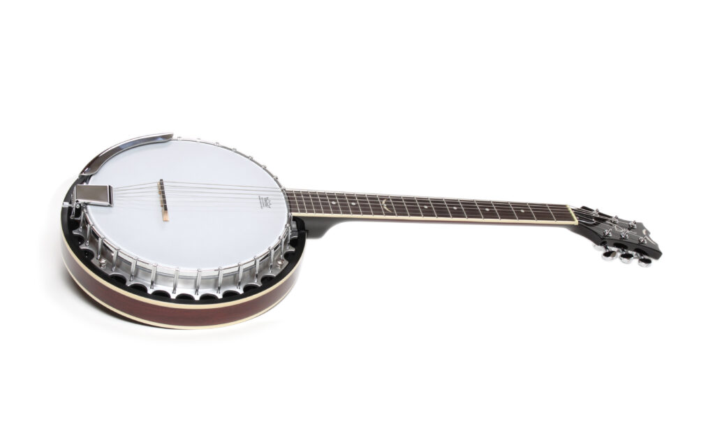 Das Dean Guitars Backwoods 6 6-string Banjo klingt etwas leise, aber dynamisch.