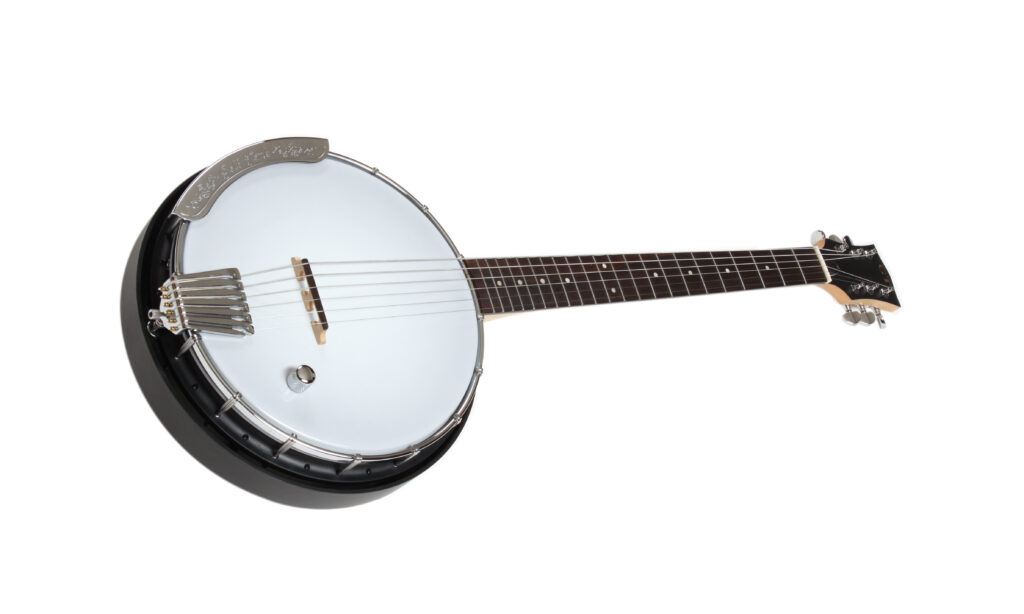 Das GoldTone AC 6+ Gitarrenbanjo klingt über Mikrofon ausgeglichen, über den eingebauten Pickup kommt leider keine Banjo-Charakter rüber.