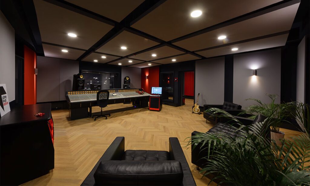 Recording-Session in den legendären Abbey-Road-Studios in Frankfurt, wo unter Mithilfe der Abbey-Road-Toncrew ein bis zwei Titel fertiggestellt werden.