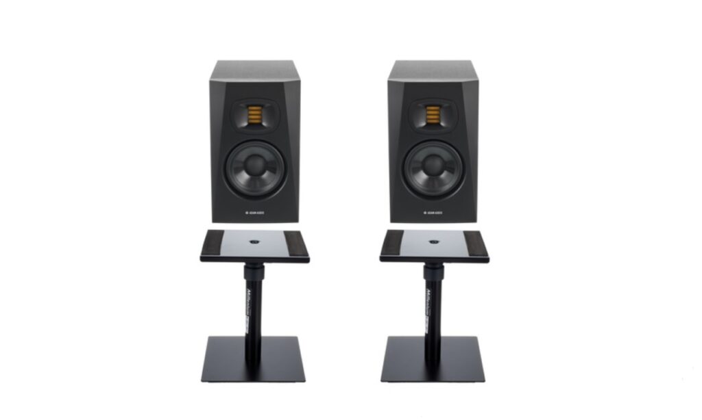 Das Adam T5V Desktop Stand Bundle. (Foto: Thomann)