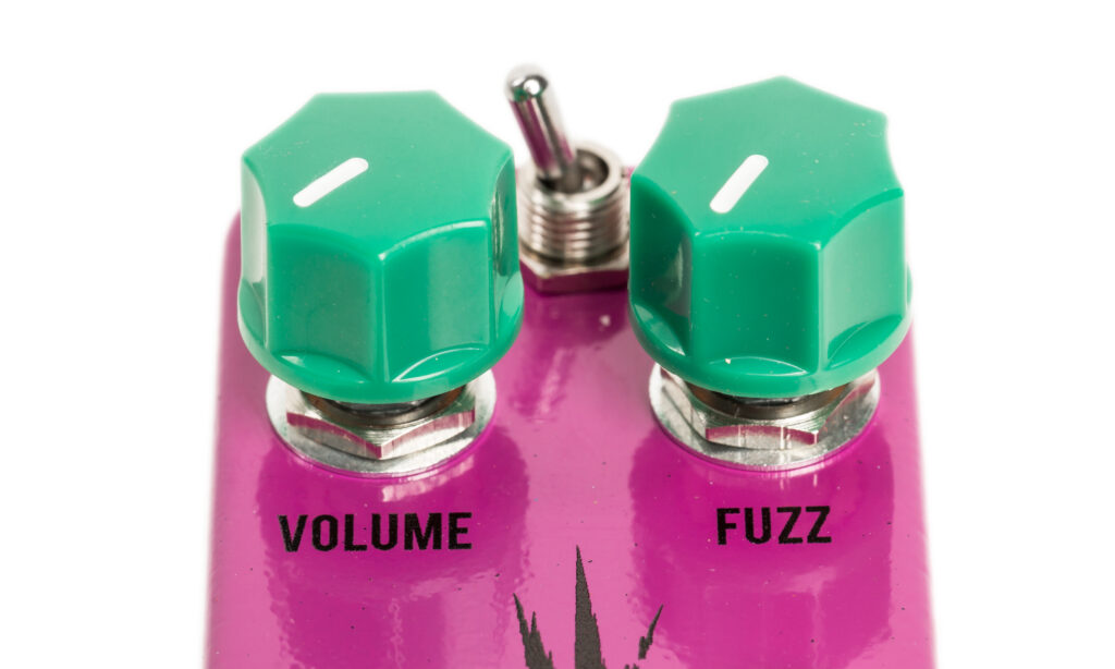 Das JHS Pedals Mini Foot Fuzz V2 erzeugt flexible Sounds von moderat bis brachial.