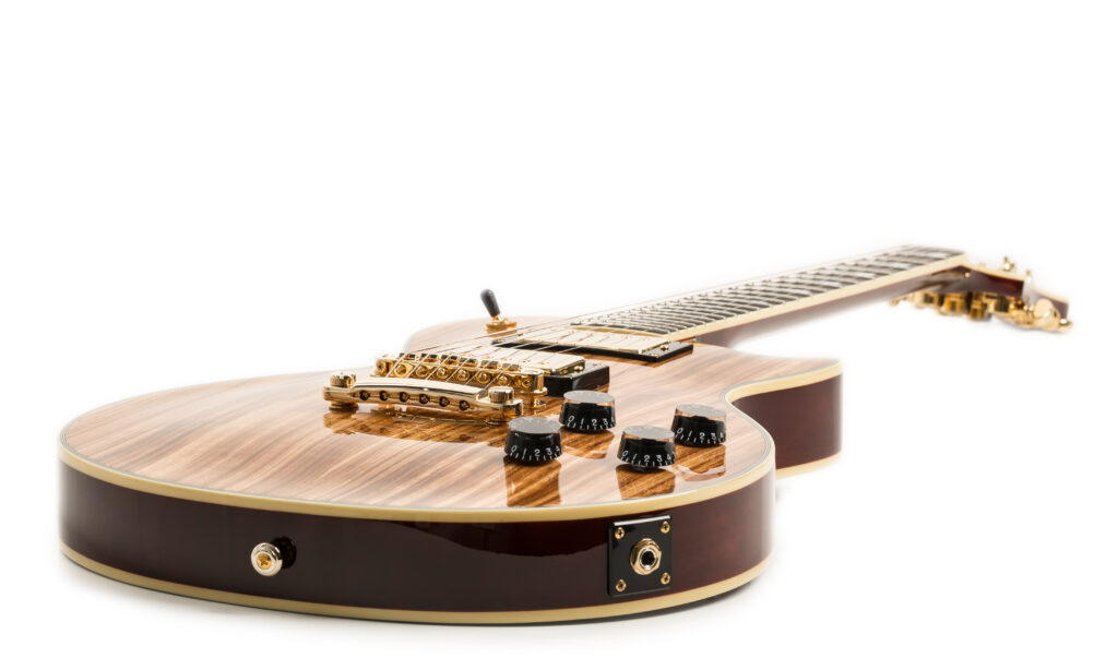 Die Prestige Heritage Premier Zebrawood liefert einen knackigen Ton, ist sehr gut verarbeitet und bietet eine sehr gute Bespielbarkeit.