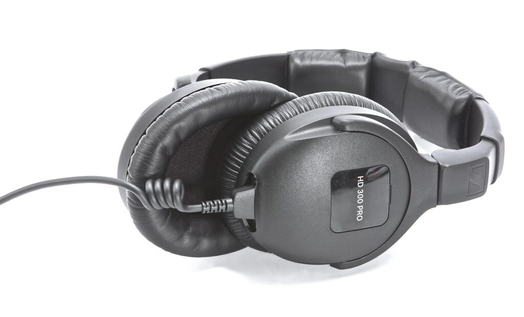 Sennheiser_HD_300_Pro_B11_liegend_Schlussbild