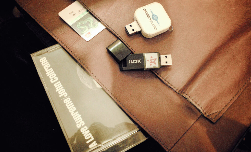 Referenzproduktionen auf CD oder USB-Stick "mobile Lizenzen" für Software, falls machbar.