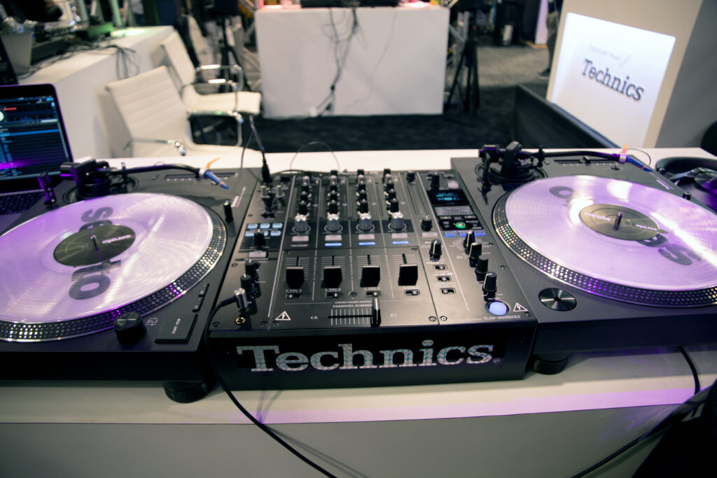 01_Technics_SL-1210_MK7