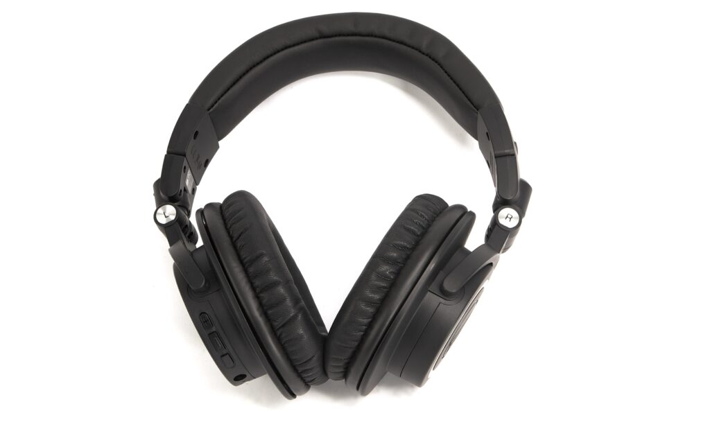 Audio_Technica_ATH_M50_xBT_B15_Kh_liegend_frontal