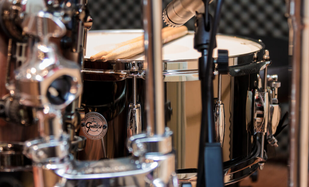 That Great Gretsch Sound on Budget: Die Black Nickel over Steel Snare kann was!