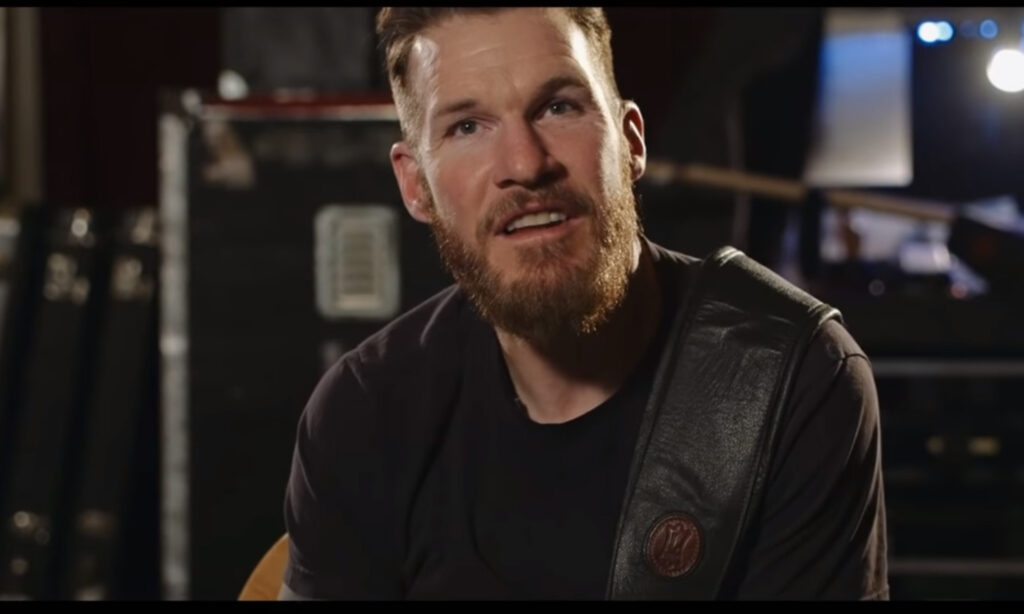 Tim Commerford - auch bekannt als Timmy C (Bild: © www.youtube.com/watch?v=UxiaGapvgfM)