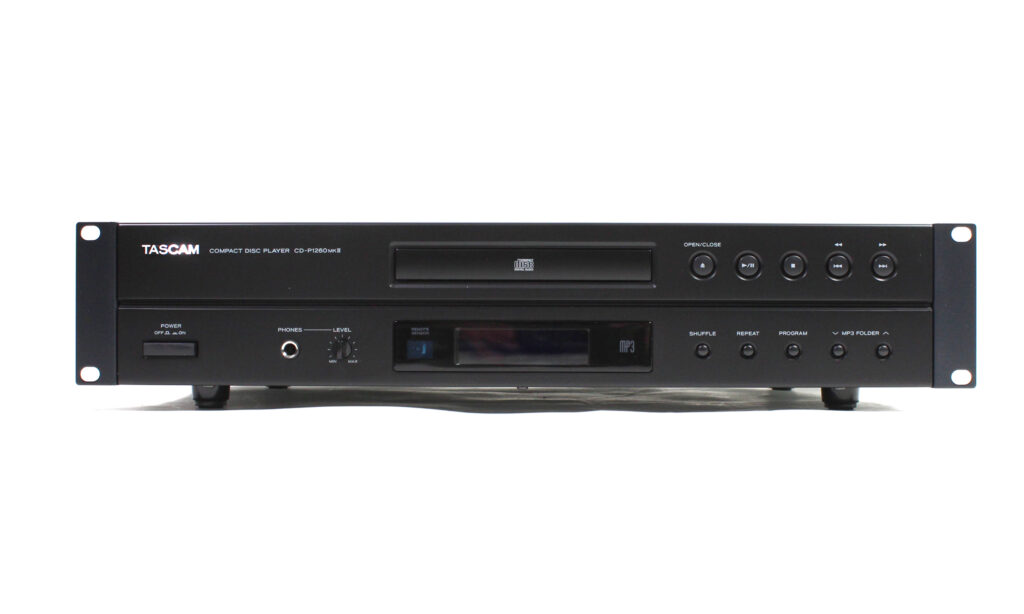 Sehr solide, schlicht und klangvoll: Der CD-P1260MKII von Tascam