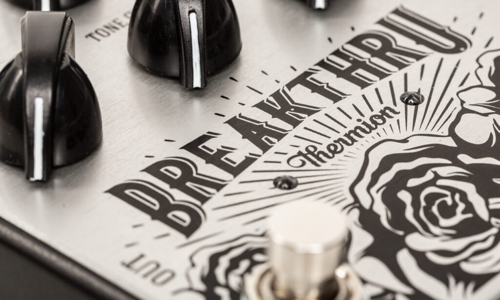 Das Breakthru Dual Overdrive wird seinem Ziel gerecht und liefert	flexible Sounds von leichtem Crunch bis Rockbrett.