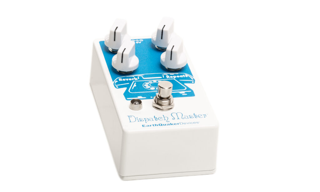 Das EQD Dispatch Master V3 Reverb- und Delay-Pedal kann klanglich überzeugen, ein störendes Grundrauschen trübt den Gesamteindruck aber ein wenig.