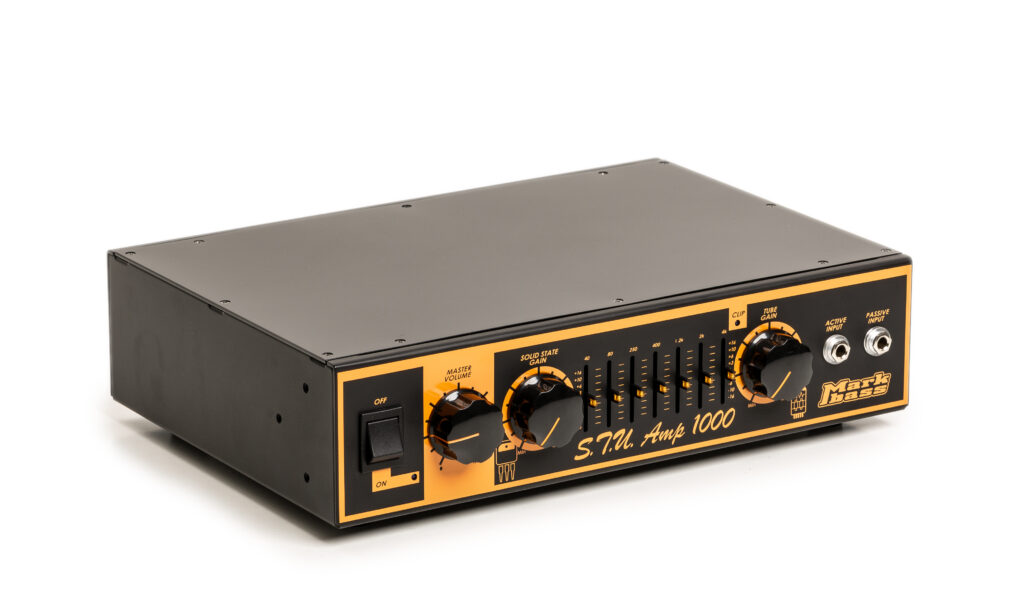 Der Stu Amp 1000 liefert sowohl fette Sounds mit Röhren-Timbre als auch super artikulierte cleane Sounds in hervorragender Qualität.