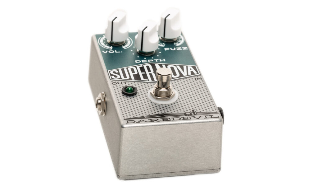 Das Daredevil Pedals Supernova V2 Fuzz begeistert mit flexiblen, genreübergreifenden Fuzz-Sounds und macht auch als Booster eine gute Figur.