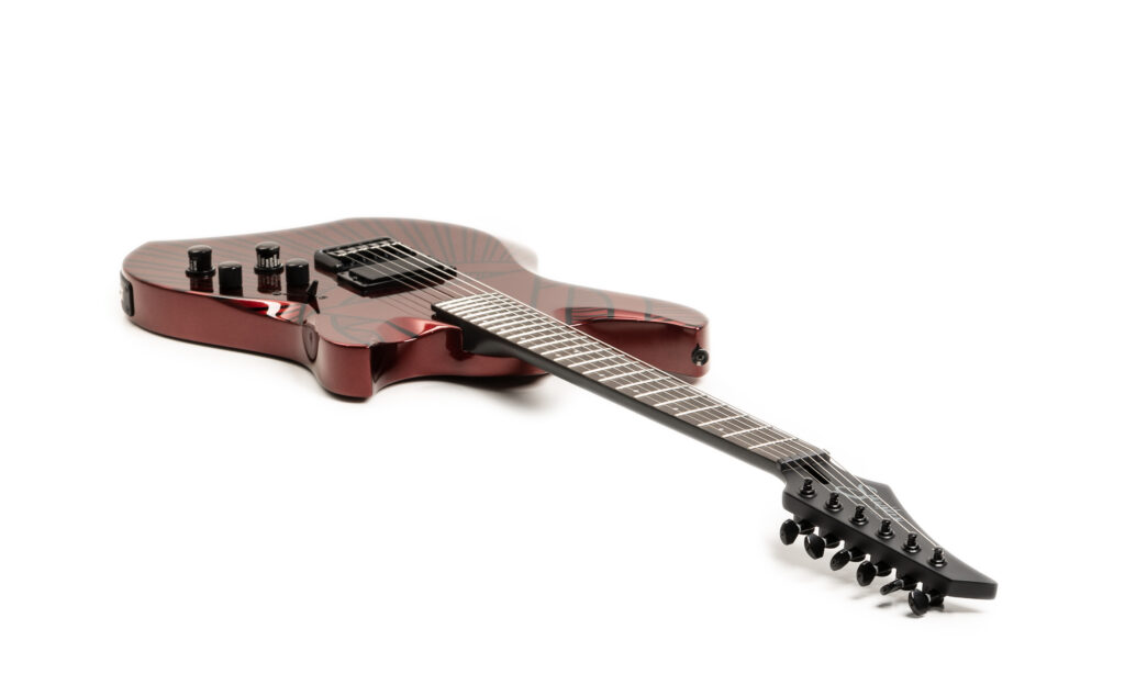 Die Line 6 Shuriken Variax SR250 bietet eine sehr große klangliche Bandbreite und authentische Gitarrenmodelle.