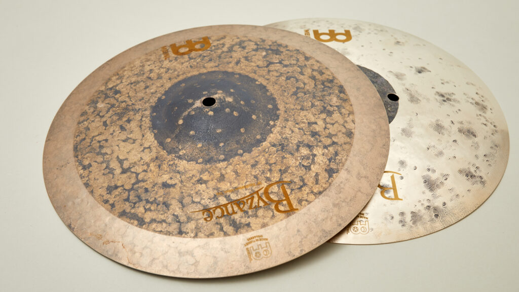 Klassische, flexible Sounds mit toller Ansprache und spannender Optik obendrauf: die 14“ Equilibrium Hi-Hat.