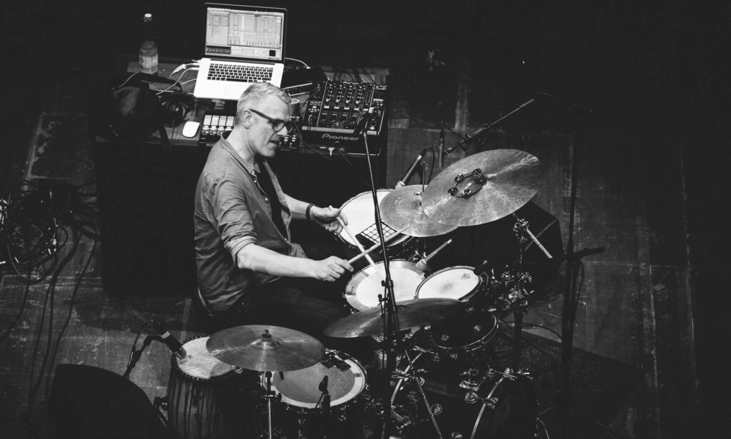 Schon früh kombinierte Christian akustische Drums mit elektronischen Elementen. Bild von Markus Werner.